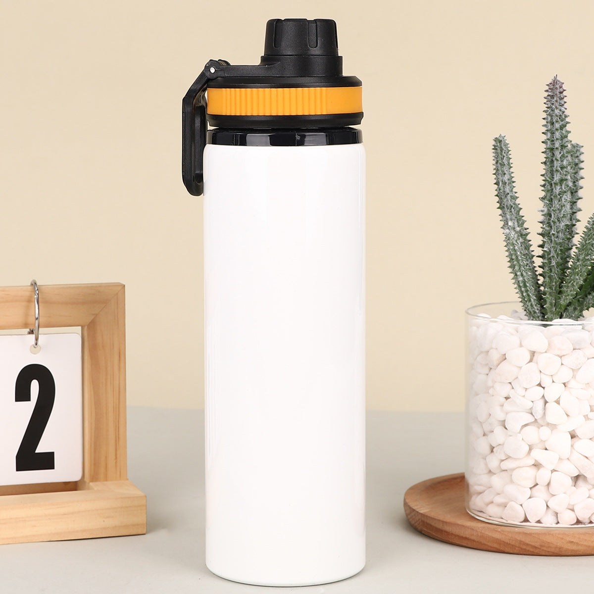 Straight Tube And Hand In Hand Lifting Sports Kettle