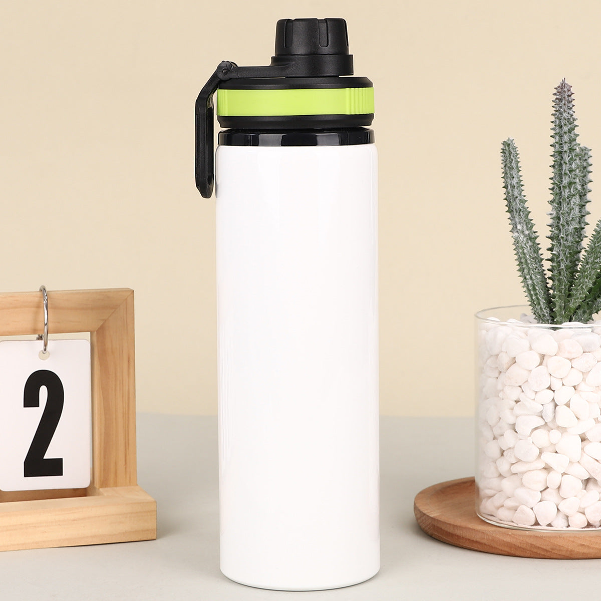 Straight Tube And Hand In Hand Lifting Sports Kettle