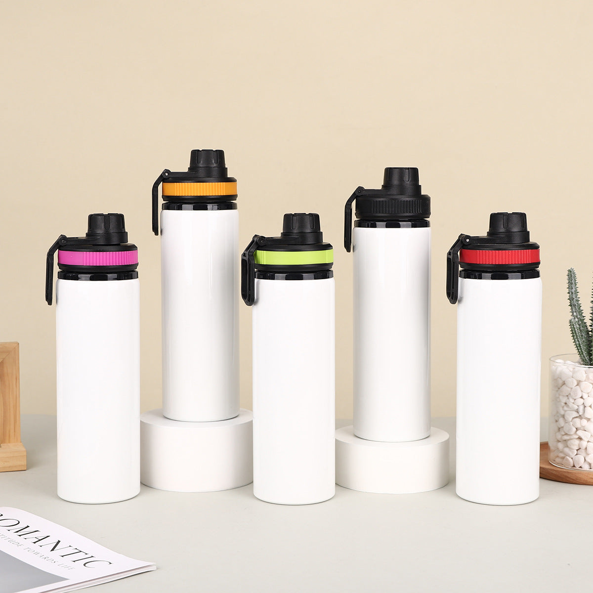 Straight Tube And Hand In Hand Lifting Sports Kettle